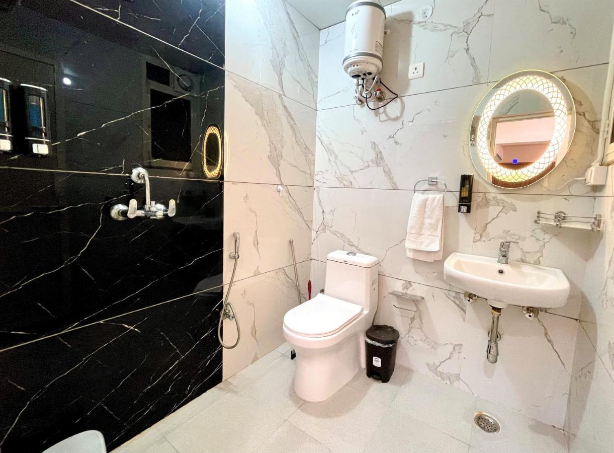 Airport Bliss Apartment+Balcony & Netflix + Prime Джайпур Екстериор снимка
