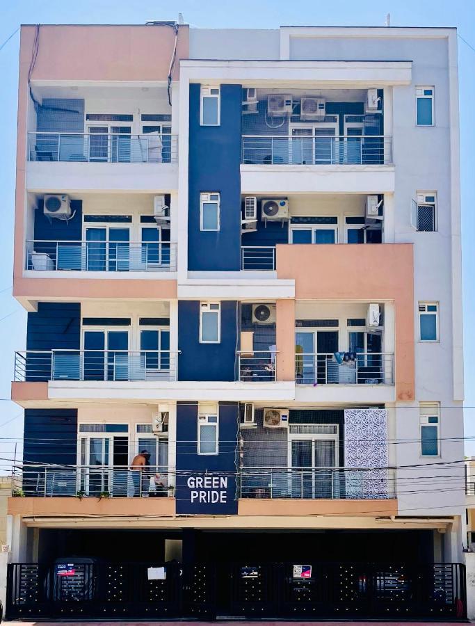 Airport Bliss Apartment+Balcony & Netflix + Prime Джайпур Екстериор снимка